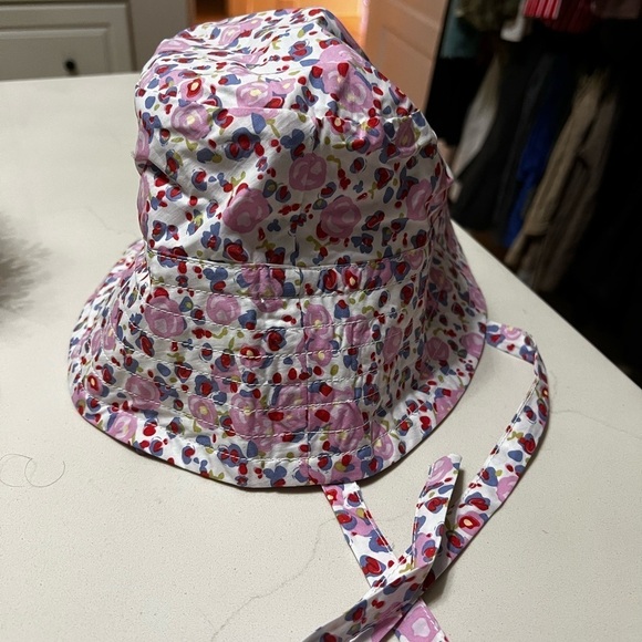 NWT BAUM UND PFERDGARTEN Floral Bucket Hat One Size - Picture 3 of 7